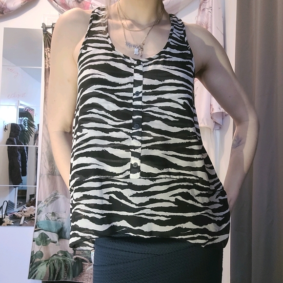 Flowy Zebra Tank - Picture 2 of 9